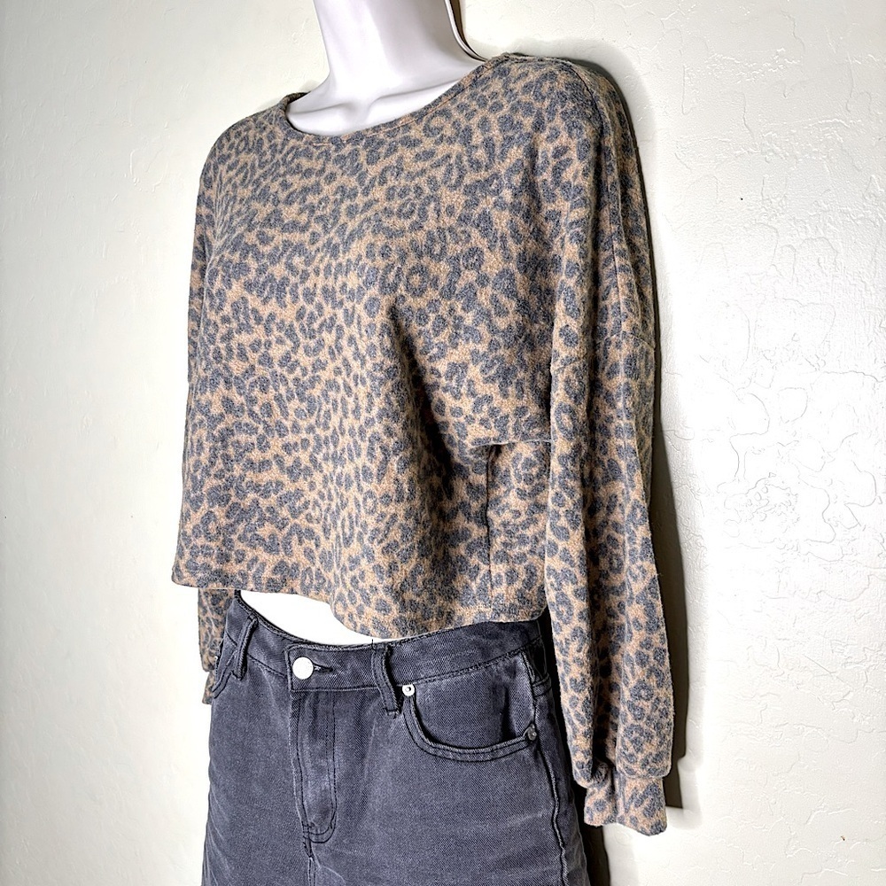 Leopard Animal Print Long sleeve Cropped Top Shirt Nwot Size Small S